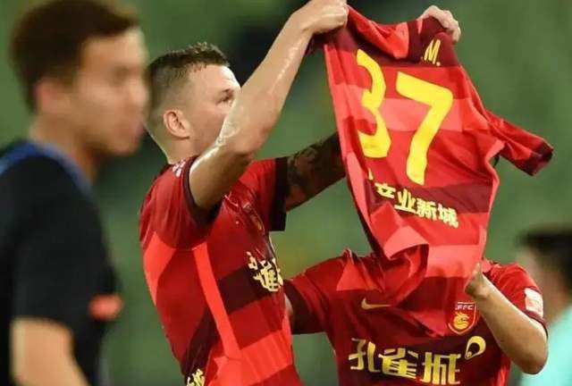 今年年初《大世界》成为国内第一部入围世界三大电影节主竞赛单元的动画片，并在柏林场刊上获得了排名第二的评分，得到了众多国外媒体的好评